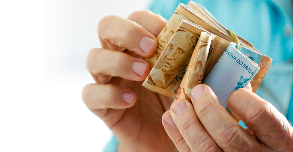 Foto - Conforme pesquisa da CNDL/SPC, pandemia impactou as finanças de oito em cada dez brasileiros