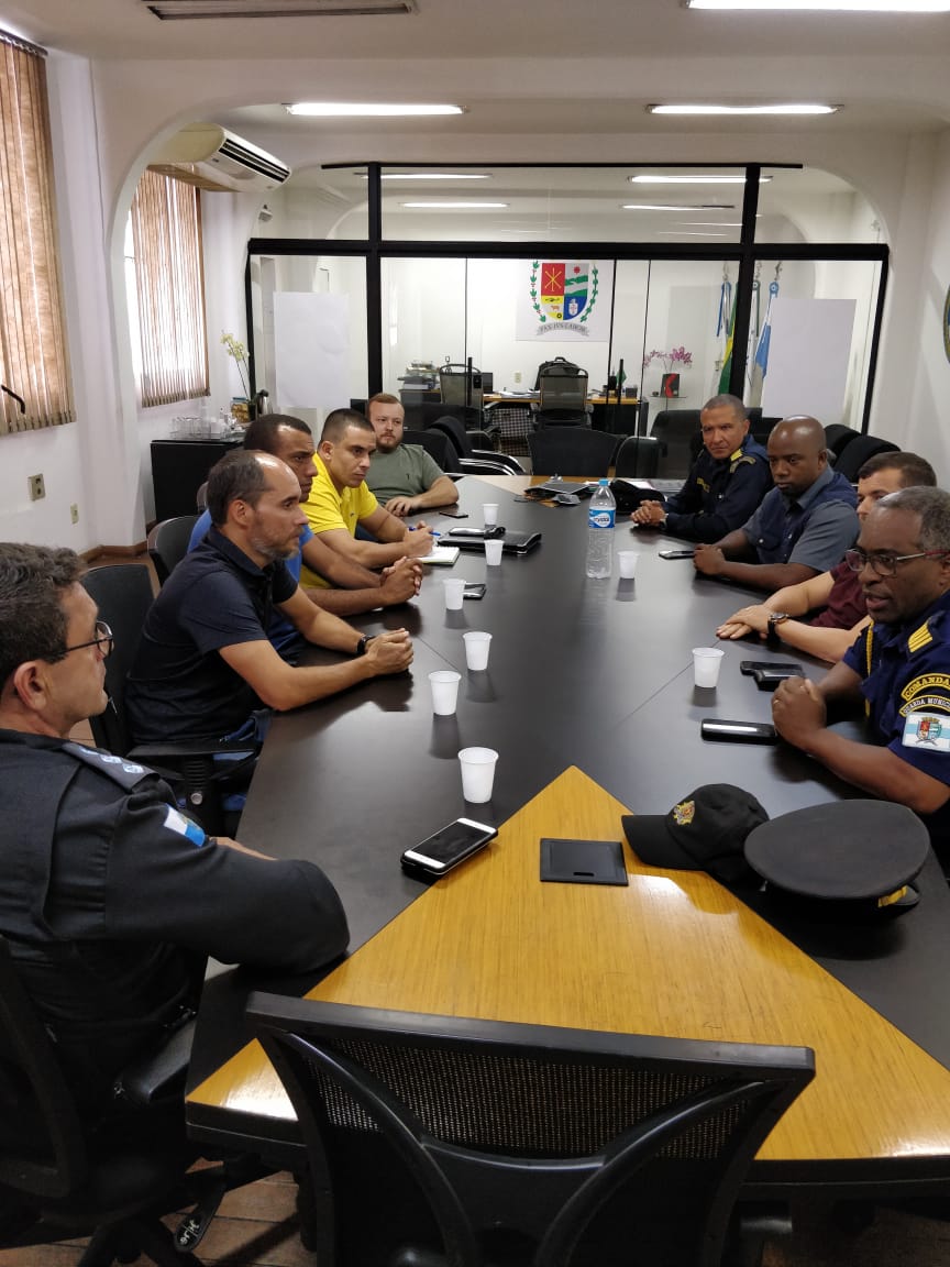 Foto - Grande número de ambulantes nas ruas é tema de reunião em Barra Mansa