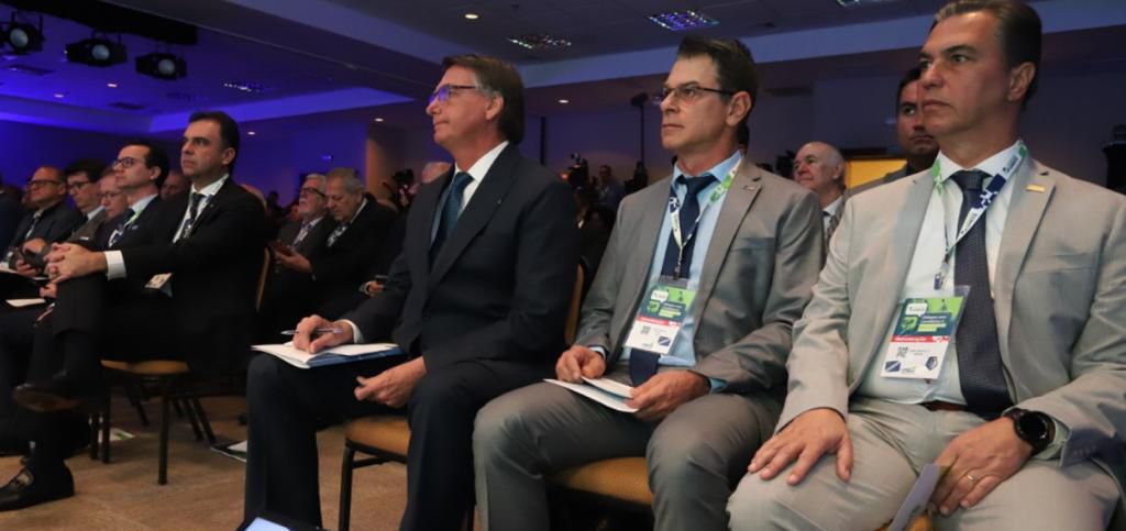 Foto - Bolsonaro participa de diálogo com entidades do Comércio e Serviços. A plateia contou com a presença de 400 líderes empresariais, entre eles a CNDL.