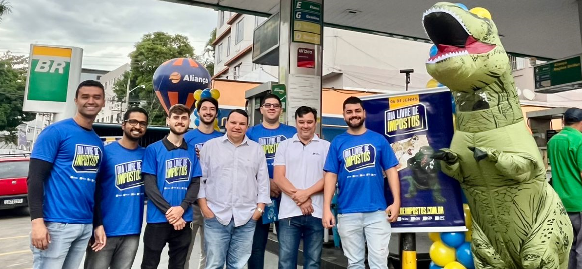 Foto - Dia Livre de Impostos 2025 em Barra Mansa chama atenção para carga tributária no Brasil