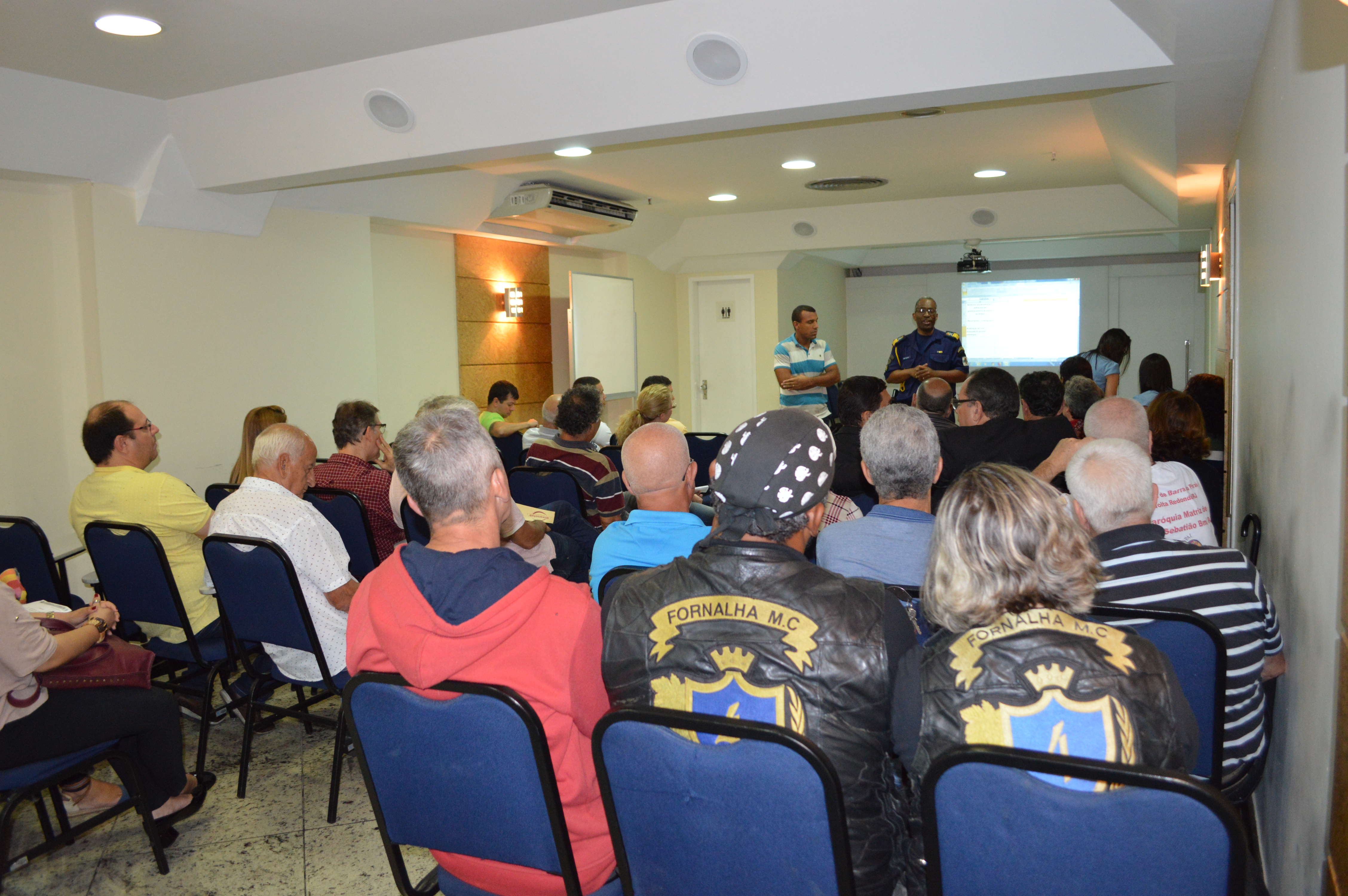 Foto - Entidades buscam soluções para a falta de segurança no entorno do Parque Centenário