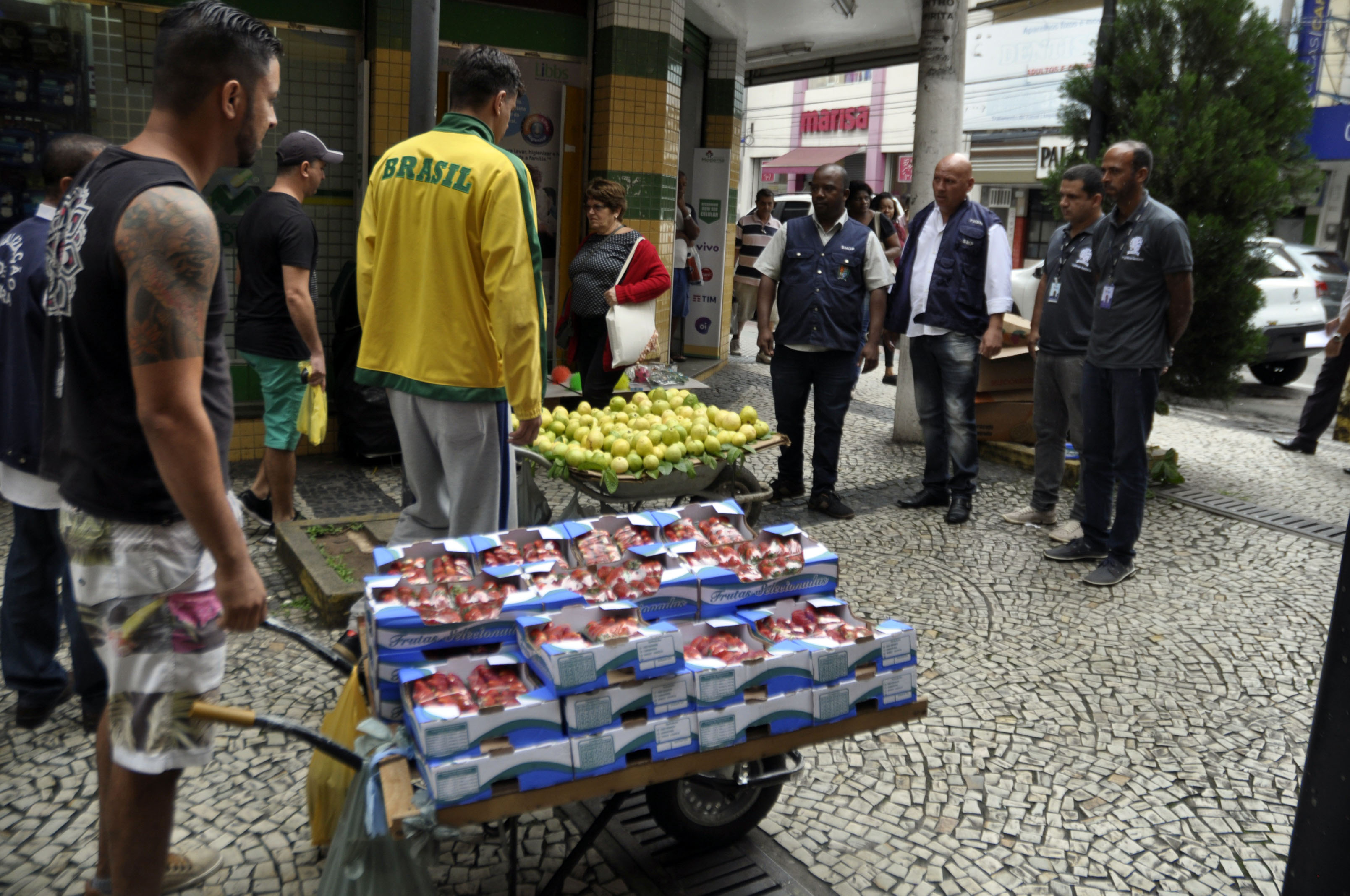 Foto - Prefeitura realiza ação de conscientização para regularização de atividade ambulante