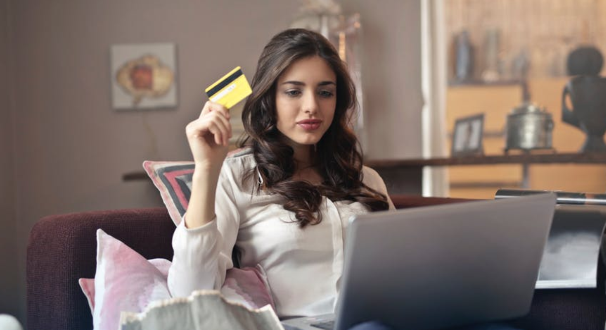 Foto - Cheques falsificados, roubados e cartão de crédito clonado foram principais fraudes sofridas pelas PMEs em 2018