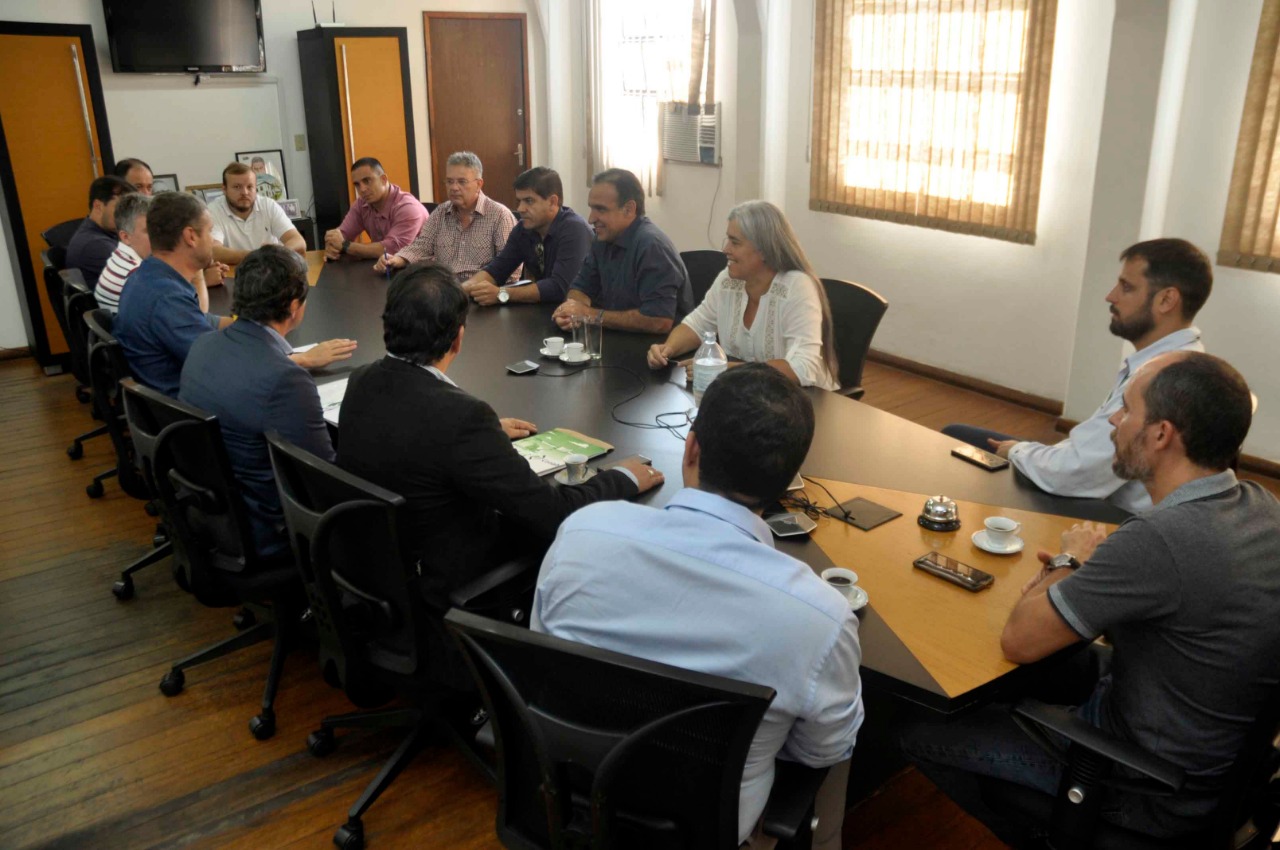 Foto - Prefeitura, entidades e representantes da Conab discutem a implantação de um entreposto de grãos em Barra Mansa