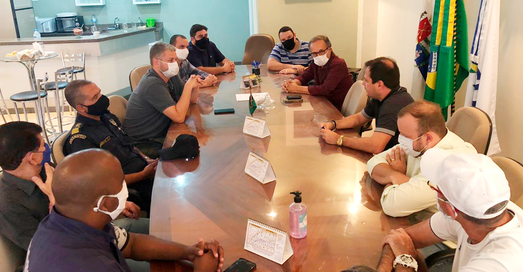 Foto - CDL, ACIAP e Sicomércio de Barra Mansa apresentam projeto de decoração no Natal ao prefeito e secretários