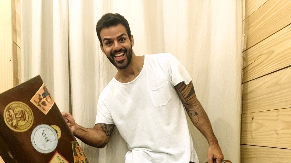 Foto - Ele renovou a venda de porta-em-porta e faturou R$ 1 milhão. 