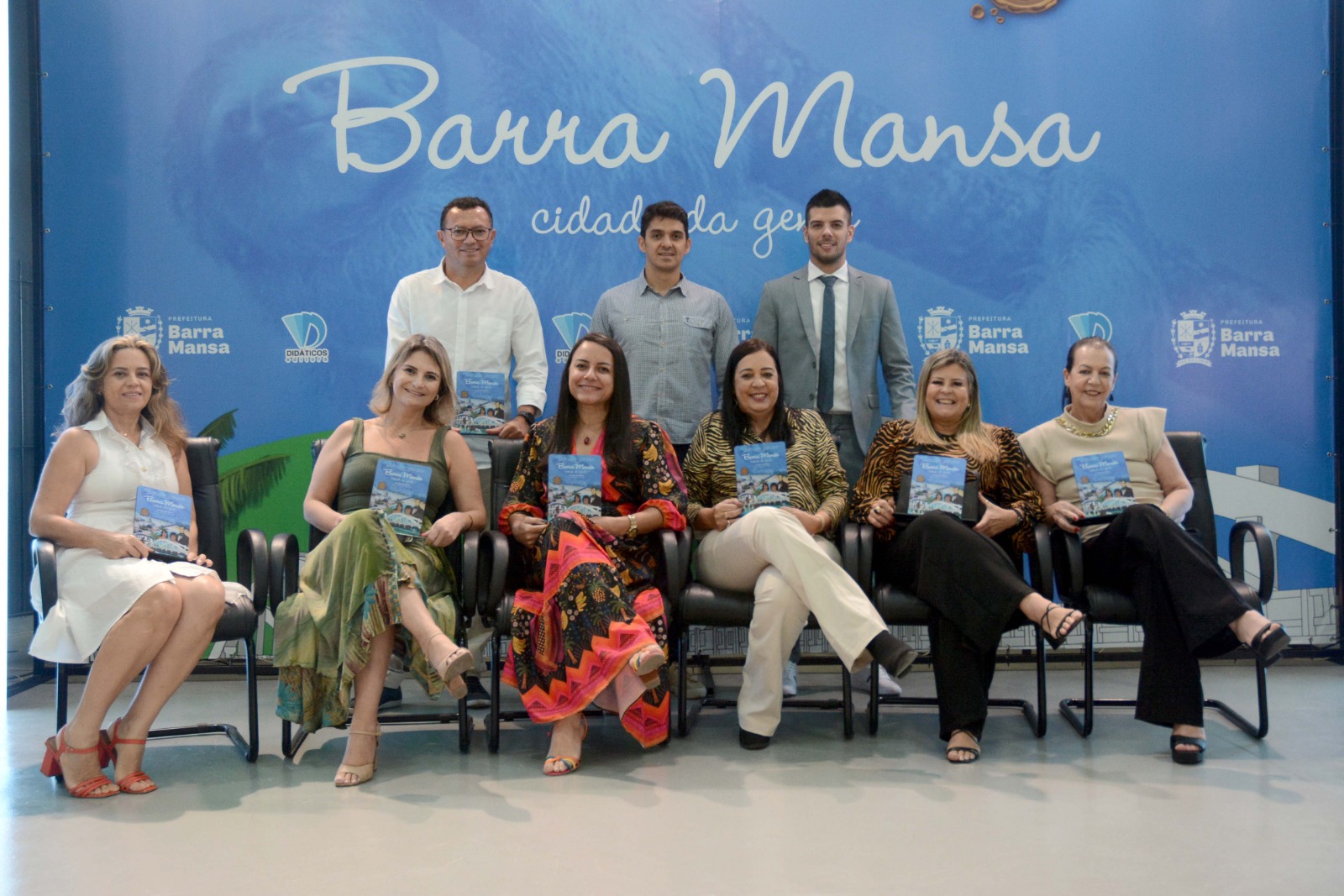 Foto - “Barra Mansa – Cidade da Gente”, livros lançados por profissionais da rede municipal mostram particularidades do município.