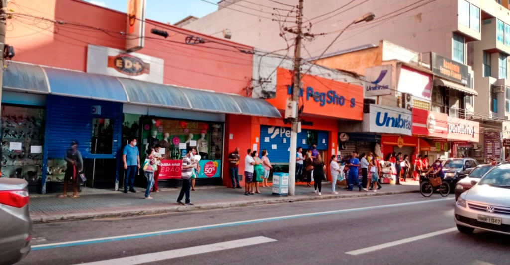 Foto - Prefeito de Barra Mansa assina novo decreto com restrições temporárias no funcionamento de bares e restaurantes