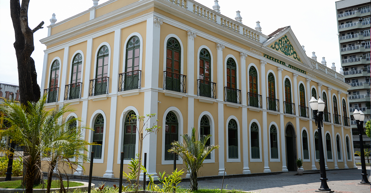 Foto - Palácio Barão de Guapy: Um novo visual cheio de cor, arte que voltou a animar o comércio local!