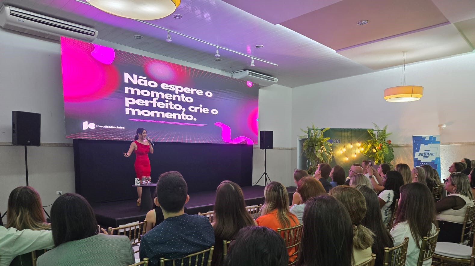 Foto - Palestra com Karol Babadeira lota auditório da CDL Barra Mansa e inspira empreendedores