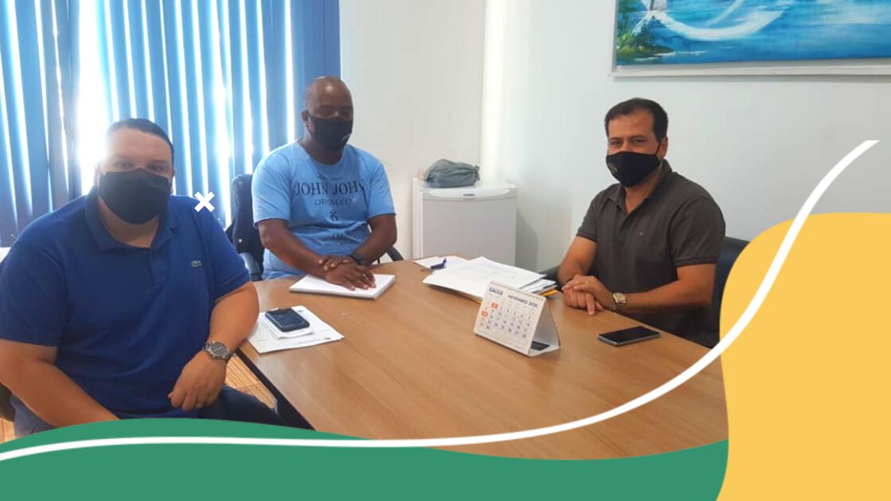 Foto - Pedido da CDL BM  é atendido e Prefeitura libera estacionamento da faixa da direita da Av. Joaquim Leite 